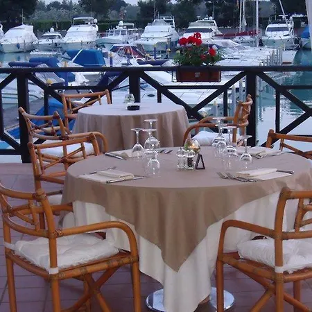 Готель Marina Uno 4*